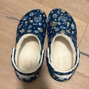 HanuCrocs gently used M5/W7